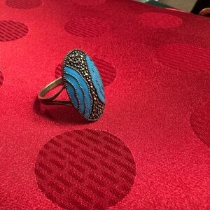 Elegant Blue and Silver Women's Ring